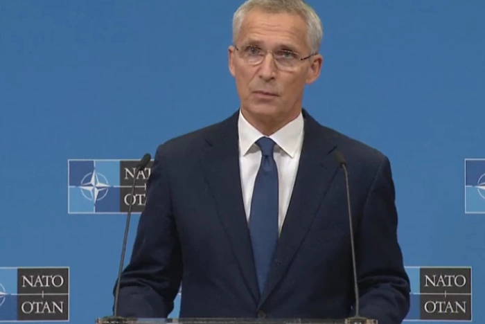 Трансляцию брифинга Столтенберга прервали кадры выступления Путина с Красной площади