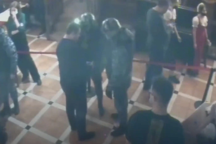 В Екатеринбурге мужчину избила охрана известного ресторана