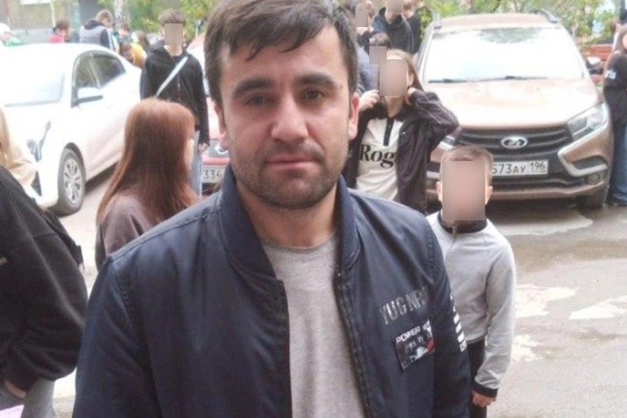 Под Екатеринбургом таксист вытащил троих детей из горящей квартиры