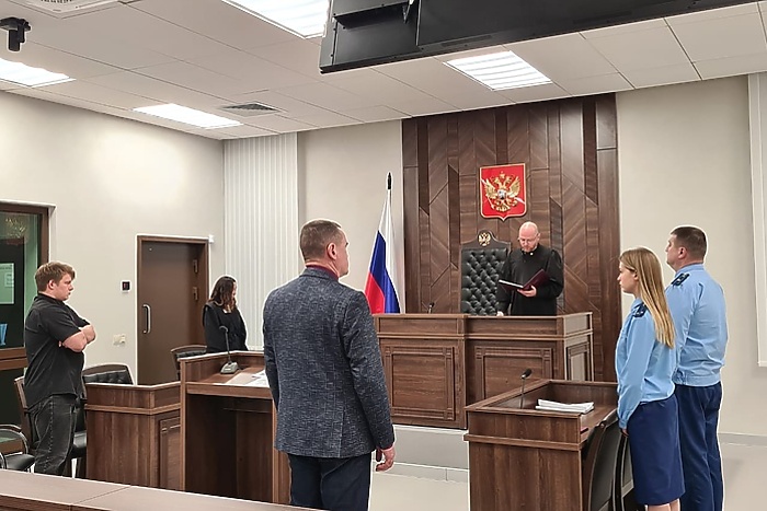 Екатеринбургский журналист опубликовал разговор с отцом, засудившим молодого учителя