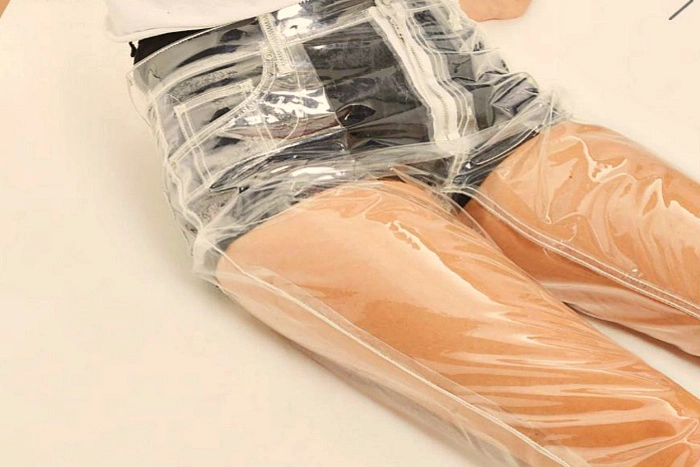 В Британии предрекли популярность прозрачным джинсам и майкам с «грудью»