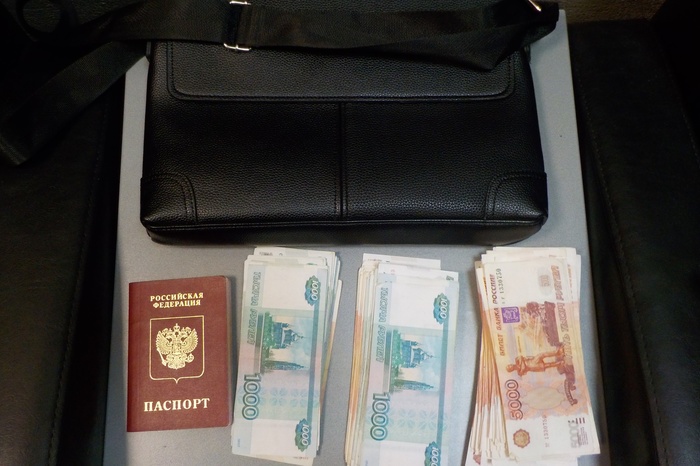Более 3 млн рублей пытались незаконно вывезти из России через Кольцово