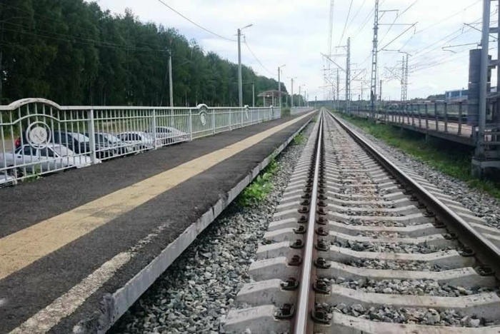 В Свердловской области грузовой поезд насмерть сбил мужчину