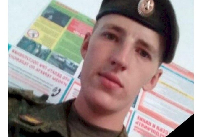 Погибшего во время спецоперации молодого военного похоронили в Свердловской области