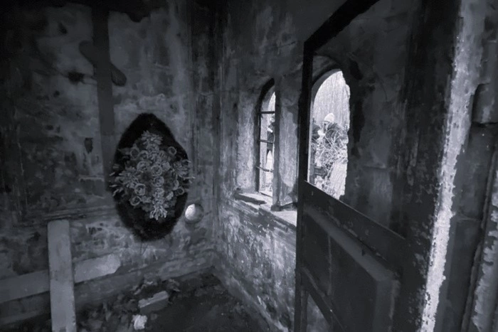 Свердловские работники наткнулись на три свежих трупа, копая могилу женщине