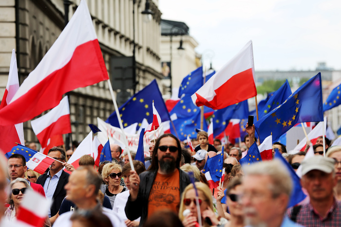 Еврокомиссары грозятся лишить Польшу права голоса в Совете Европы