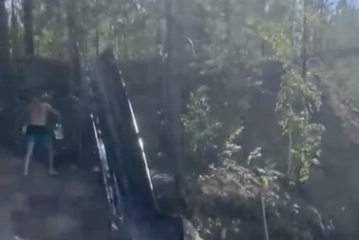 На базе отдыха в Сысерти мальчику отрезало фалангу пальца бортиком горки