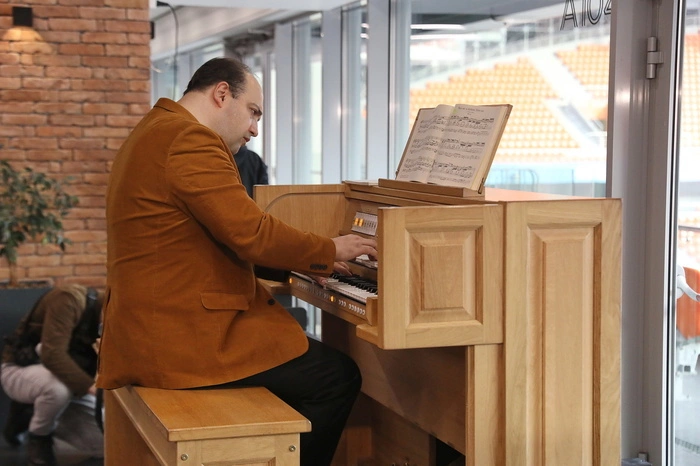 В Екатеринбурге 1 ноября пройдет бесплатный концерт известного артиста. Рассказываем, где