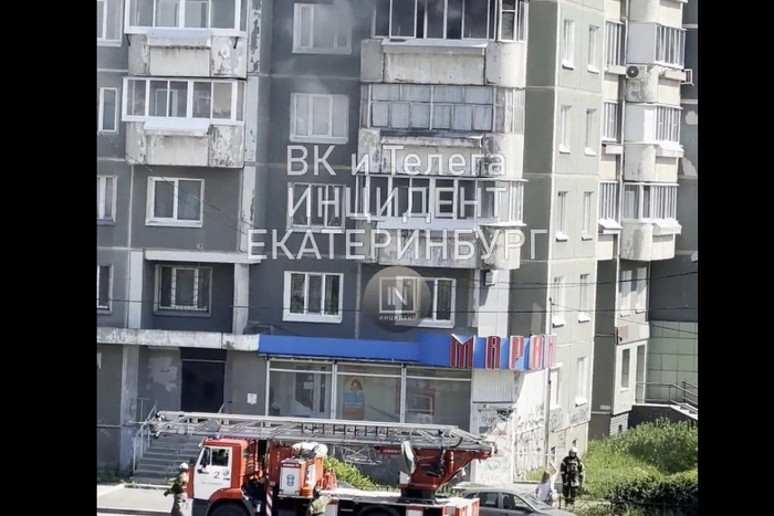 В многоэтажке на Сортировке загорелась квартира
