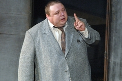 Ювелиры будут судиться с актером из-за разбитой витрины