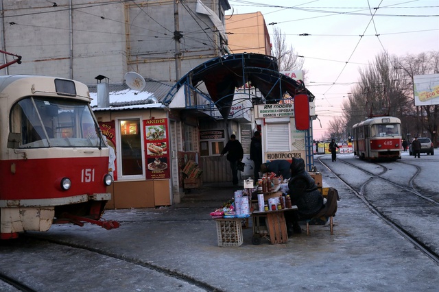 В центре Екатеринбурга обстреляли трамвай