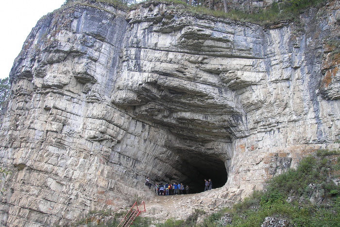 Посещение Игнатьевской пещеры на Урале ограничили: древние рисунки осыпаются