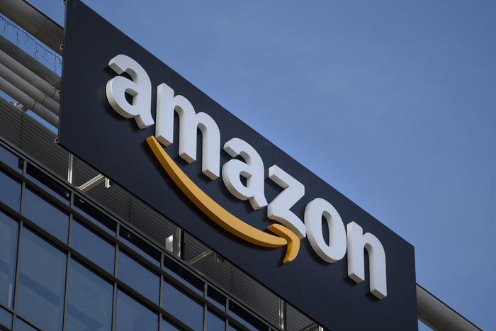 Amazon обещает создать cто тысяч рабочих мест в США