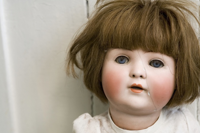 Тюменские врачи спасли ребенка, проглотившего голову куклы