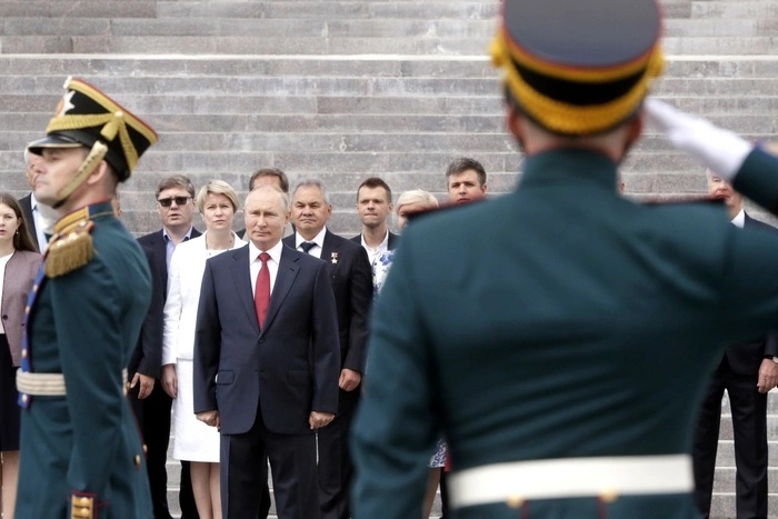 Путин предложил разово выплатить всем пенсионерам по 10 тысяч рублей