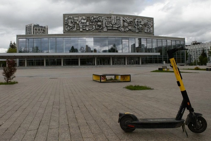 SuperJob: За запрет сервисов электросамокатов выступает 36% екатеринбуржцев