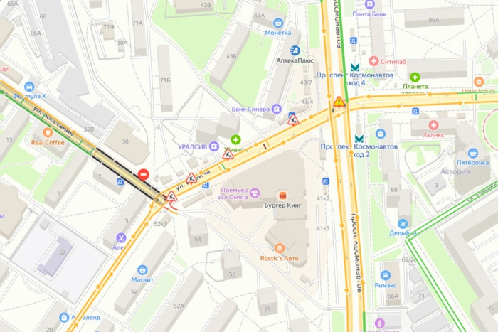 Район Екатеринбурга встал в пробку из-за перекрытий