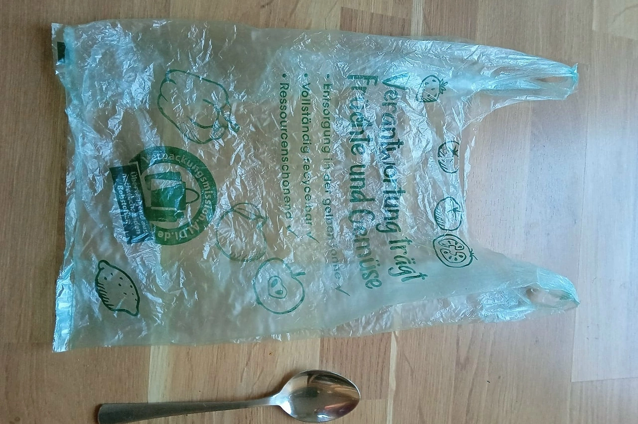 «Накаркала». Покупатели назвали худшие пакеты-«маечки» в продуктовых сетях