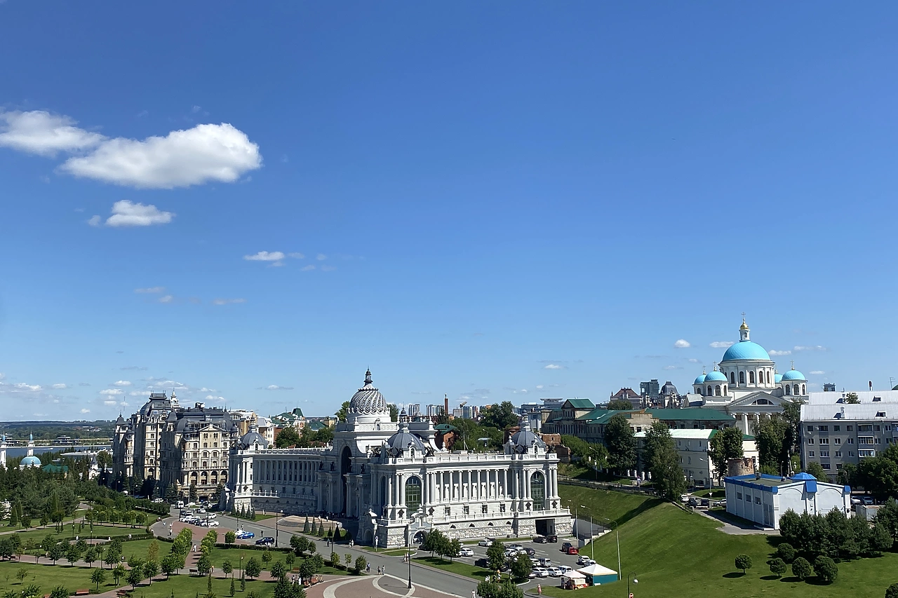 Названы самые популярные города у туристов в праздники
