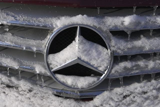 Чиновники больше не смогут покупать себе «Мерседесы»