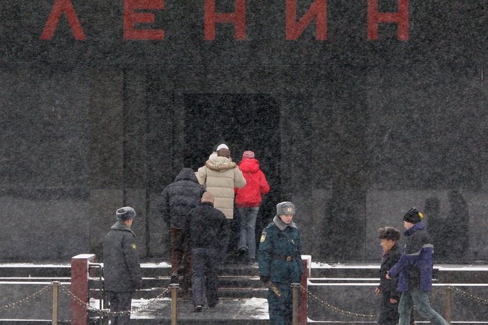 NYT советует туристам избегать бесед о политике с пьяными россиянами
