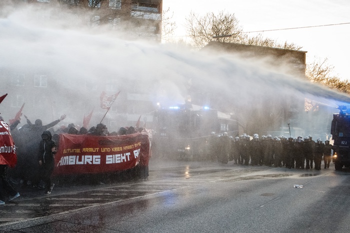«Церемоний не будет». Уральская полиция закупает водометы для разгона толпы