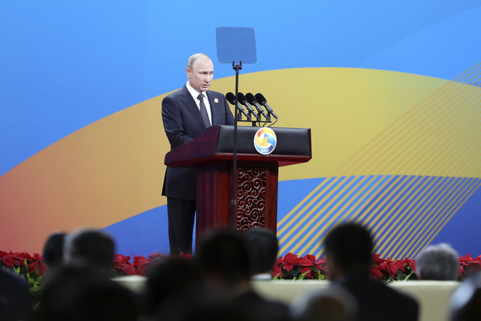Путин призвал отказаться от воинственной риторики в международных отношениях