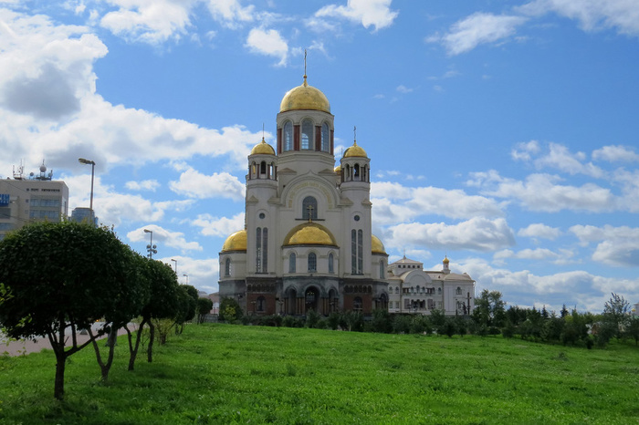 В Екатеринбурге осквернен Храм-на-крови
