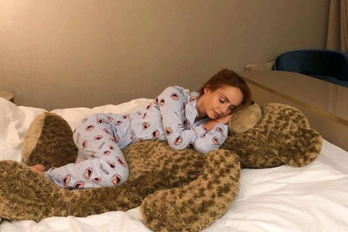 Певица МакSим сильно похудела после болезни и заново учится ходить