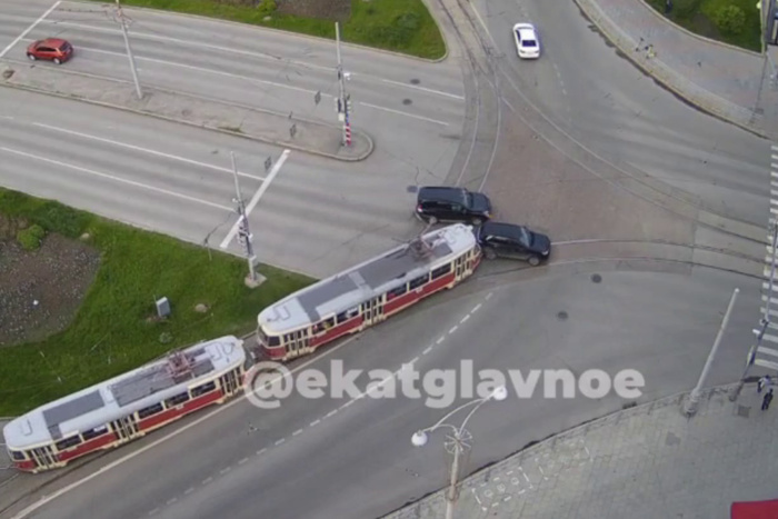 Стало известно, из-за кого на Ленина встали трамваи, парализовав движение