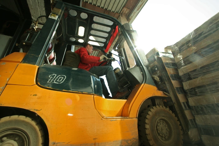 На птицефабрике под Нижним Тагилом стеной раздавило тракториста