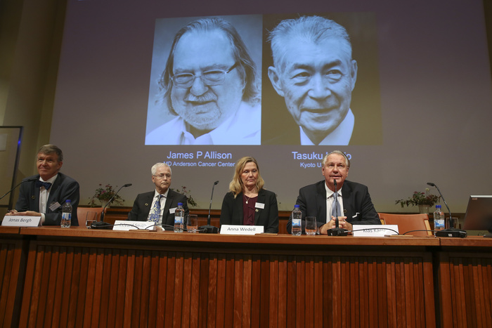 Нобелевскую премию присудили за работы в области терапии рака