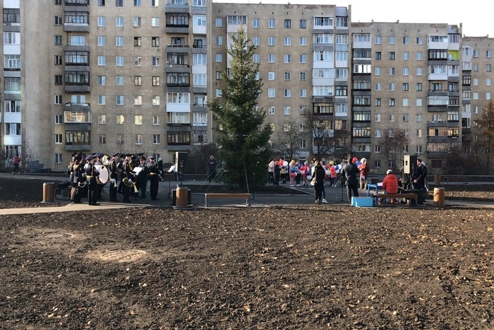 На Уралмаше торжественно открыли елку