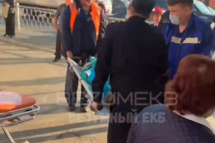 Стало известно о состоянии екатеринбурженки, упавшей на рельсы в метро