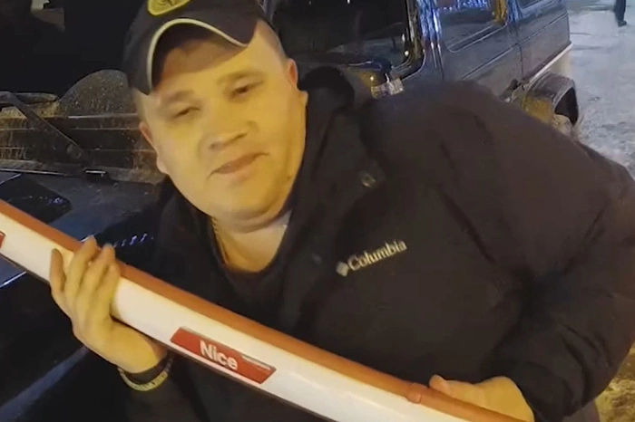 Пожалел 100 рублей за парковку: автохам на «Гелике» сломал шлагбаум возле «Высоцкого»