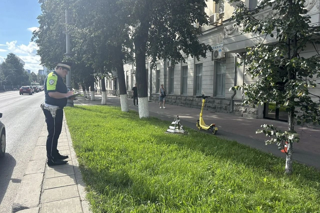 Самокатчик снёс ребёнка в центре Екатеринбурга