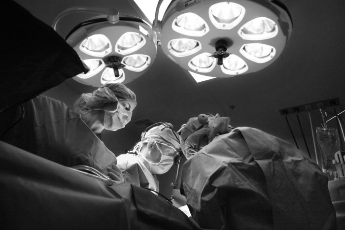 Избитого в Нижнем Тагиле детского хирурга срочно прооперировали