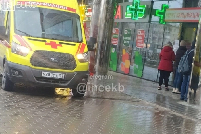 Свердловский оперштаб прокомментировал вызов скорой екатеринбурженке после прививки от коронавируса