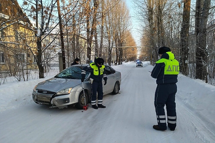 В Асбесте насмерть сбили спешащую перейти дорогу женщину