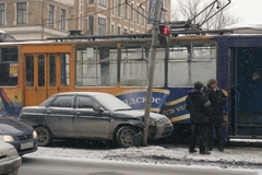 Екатеринбуржцы замерзают на холоде в ожидании трамваев