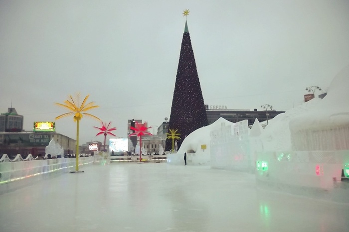 Первую новогоднюю елку в Екатеринбурге установят уже в конце октября