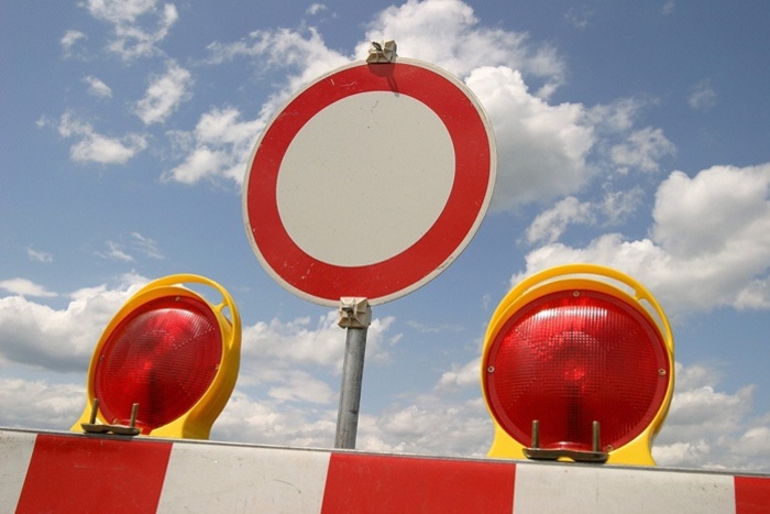 Строители закроют движение транспорта на перекрестке улиц Тенистой и Соболева