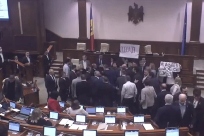 В Молдавии утвердили румынский язык как государственный