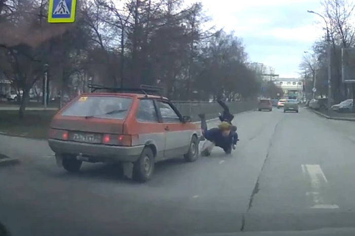 ВАЗ-2108 сбил женщину с ребенком на нерегулируемом переходе на Посадской (ФОТО)