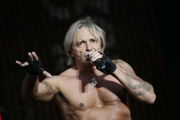 Кинчева с инфарктом доставили в больницу на вертолете