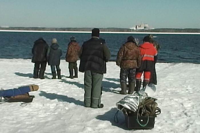 «Наливали и продолжали рыбачить»: о спасения рыбаков, уплывших на льдине