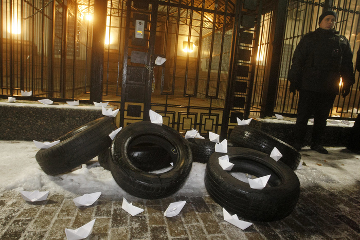 Украинские радикалы готовятся к штурму российского посольства в Киеве