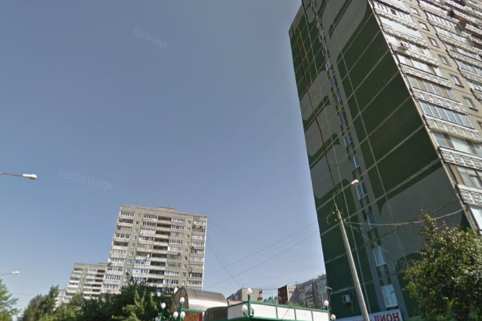 В Екатеринбурге ребёнок выпал из окна и погиб