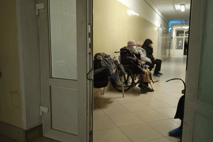 «Больно-больно-больно». Уральский режиссер рассказал о потере от ковида близких людей