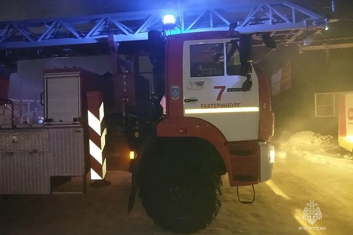 Ребёнок устроил пожар в екатеринбургской многоэтажке